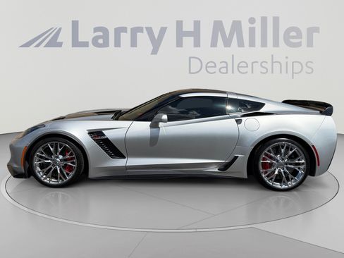 Used 2016 Chevrolet Corvette Z06 w/ 3LZ Preferred Equipment Group RWD image 2