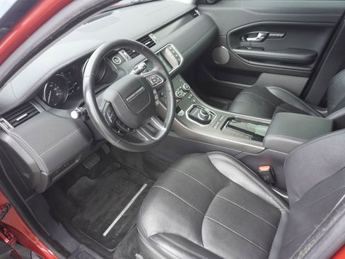 Used 2019 Land Rover Range Rover Evoque SE image 18