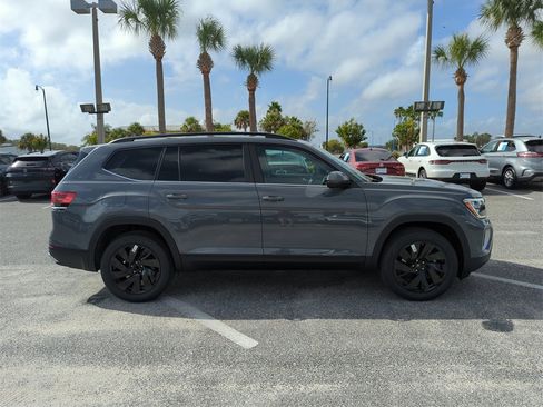 New 2026 Volkswagen Atlas SE image 3