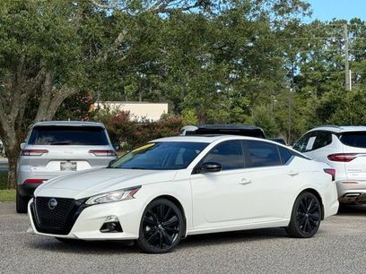 Used 2022 Nissan Altima 2.5 SR w/ Midnight Edition Package