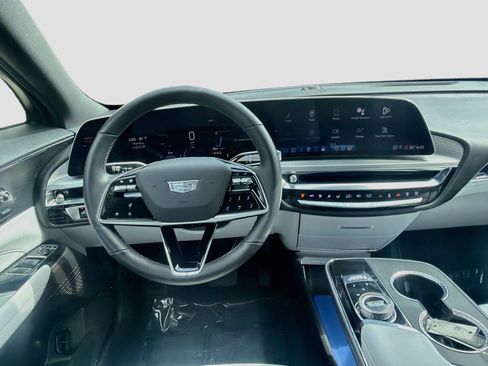 Used 2024 Cadillac Lyriq Luxury AWD/4WD image 21