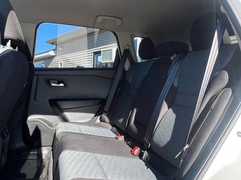 Used 2023 Nissan Rogue SV image 11