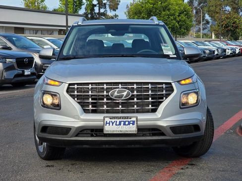 New 2025 Hyundai Venue SEL image 3
