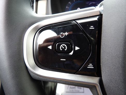 Certified 2025 Volvo XC90 B6 Plus image 18