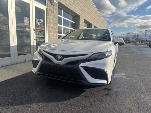 Certified 2022 Toyota Camry SE image 2