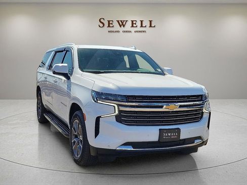 Used 2023 Chevrolet Suburban LT w/ Luxury Package image 7