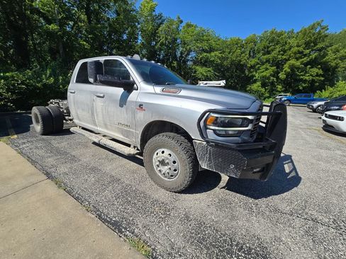 Used 2020 RAM 3500 Big Horn w/ Level 2 Equipment Group AWD/4WD image 10