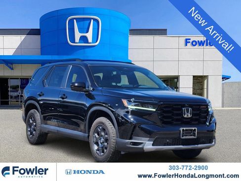 Used 2025 Honda Pilot TrailSport image 1