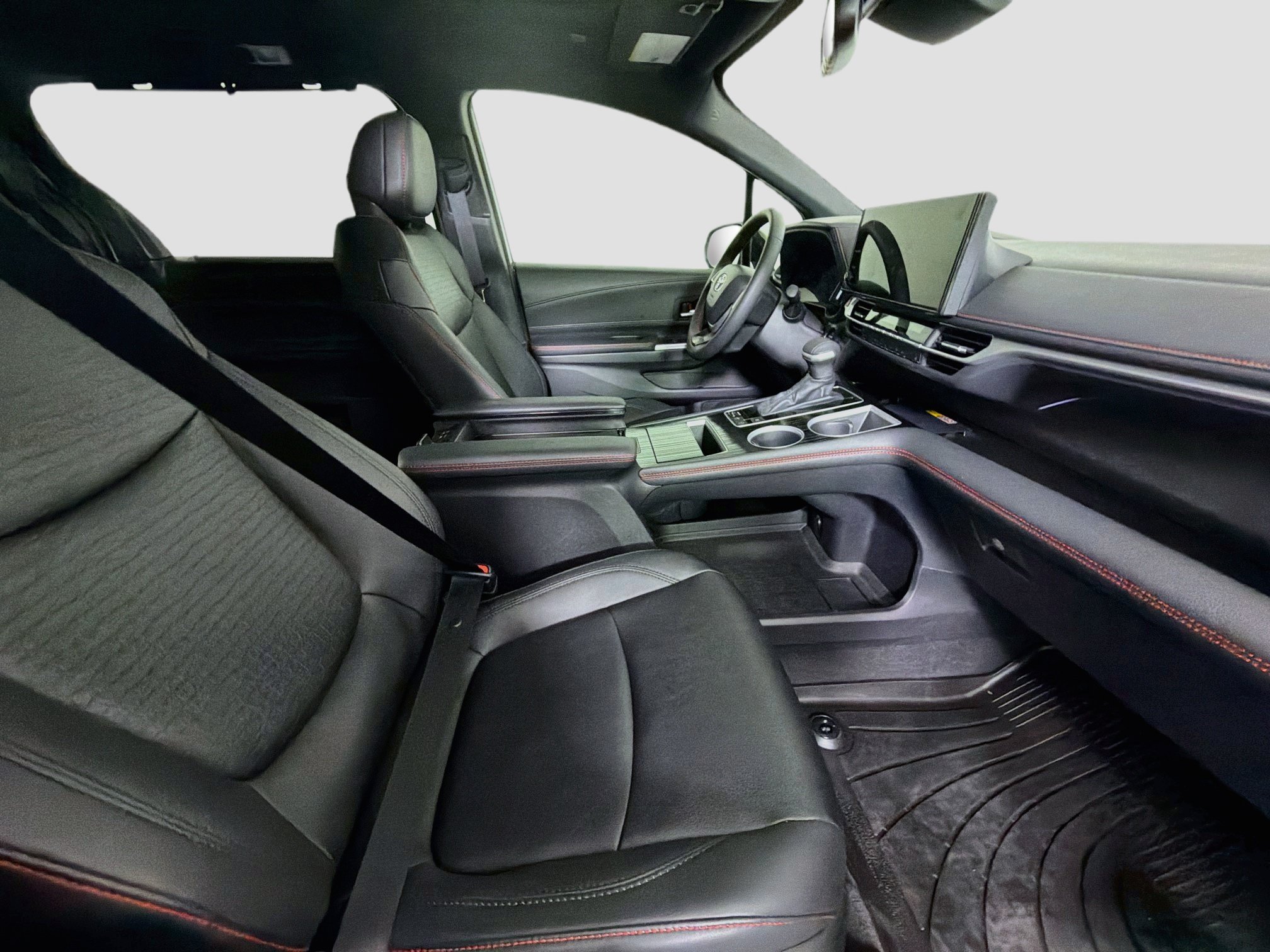Used 2025 Toyota Sienna XSE FWD image 32