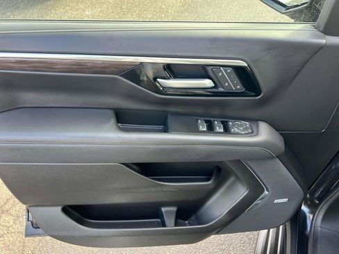 Certified 2025 Chevrolet Suburban Premier image 17