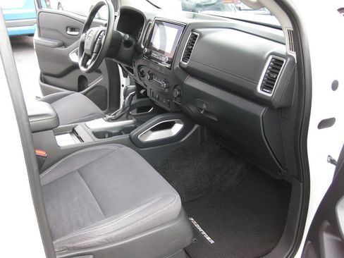 Used 2022 Nissan Frontier SV w/ Technology Package image 34