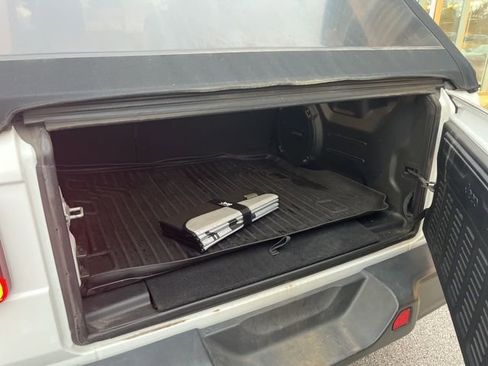 Used 2018 Jeep Wrangler Unlimited Sahara image 31