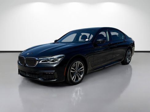 Used 2019 BMW 750i xDrive w/ Executive Package AWD/4WD image 7