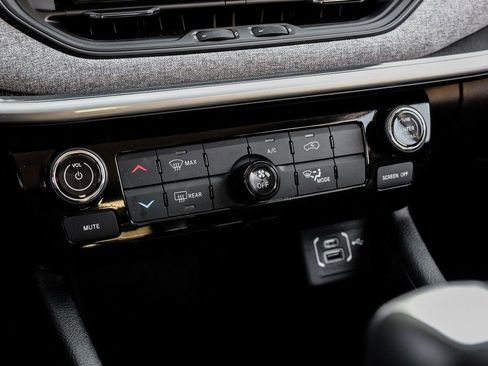 Used 2022 Jeep Compass Latitude image 34