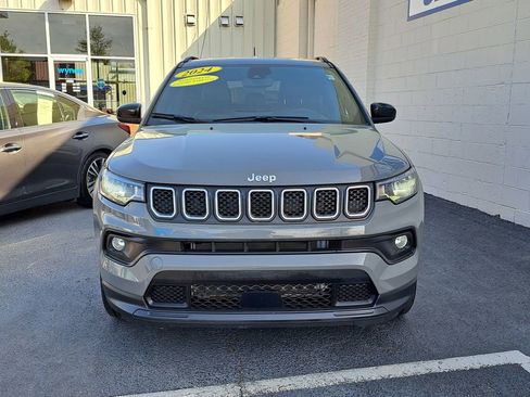 Used 2024 Jeep Compass Latitude AWD/4WD image 2