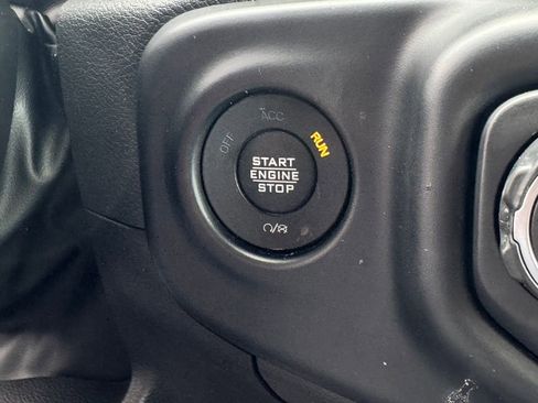 Used 2022 Jeep Gladiator Willys AWD/4WD image 25