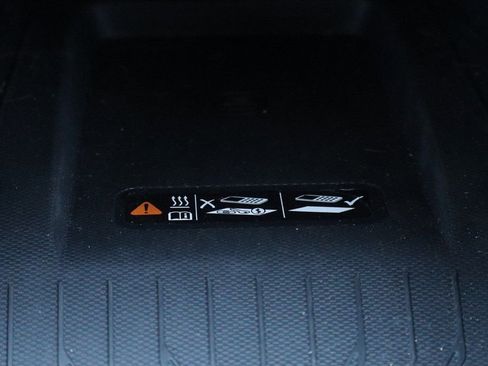 Used 2025 Chevrolet Equinox EV RS image 31