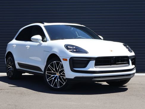Certified 2026 Porsche Macan AWD/4WD image 8