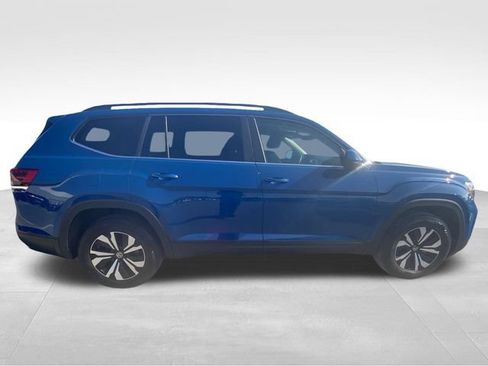 Used 2025 Volkswagen Atlas SE FWD image 11