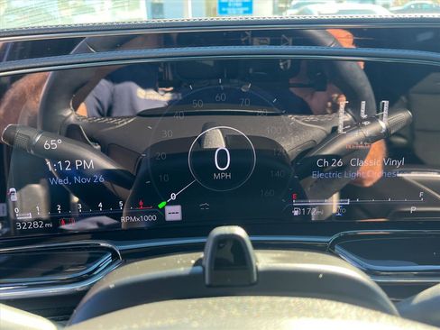 Used 2024 Cadillac Escalade ESV Sport image 9