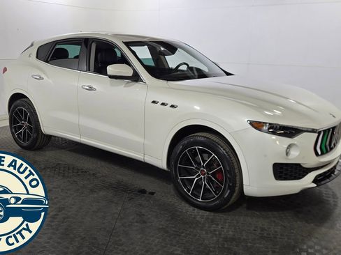 Used 2019 Maserati Levante Base image 9