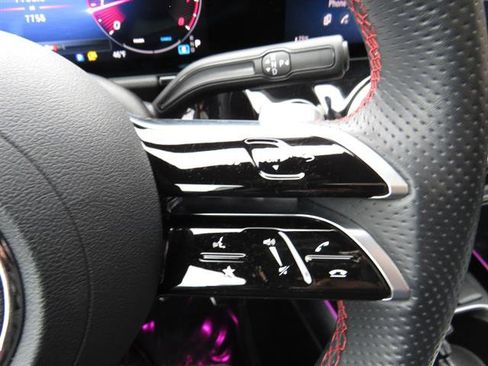 Used 2025 Mercedes-Benz GLA 250 4MATIC image 11