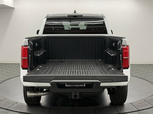 Used 2025 Toyota Tacoma TRD Off-Road image 11