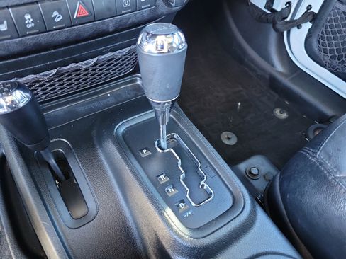 Used 2017 Jeep Wrangler 75th Anniversary image 12