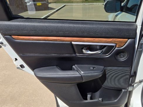 Used 2018 Honda CR-V Touring image 13