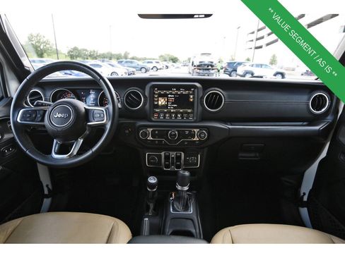 Used 2018 Jeep Wrangler Unlimited Sahara AWD/4WD image 12