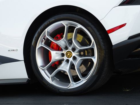 Used 2016 Lamborghini Huracan LP 610-4 image 31