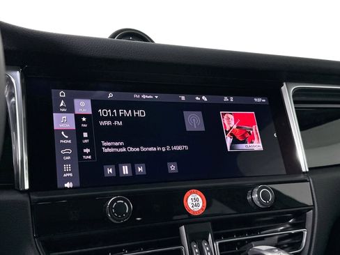 Certified 2025 Porsche Macan image 20