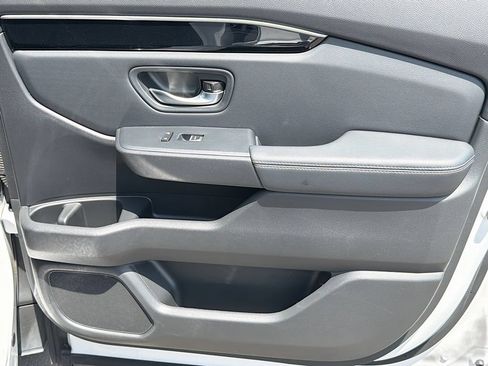 Used 2025 Honda Pilot EX-L image 30