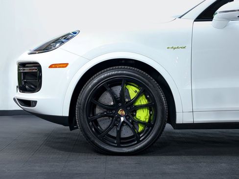 Used 2020 Porsche Cayenne Turbo S image 6