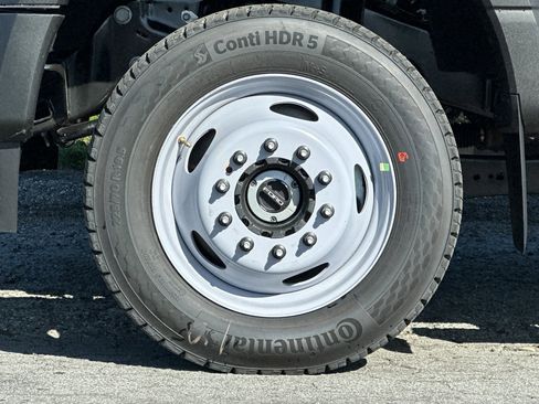 New 2024 Ford F550 4x4 Regular Cab Super Duty image 17