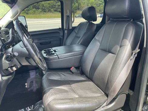 Used 2014 Chevrolet Silverado 2500 LT w/ Custom Sport Truck Package AWD/4WD image 15