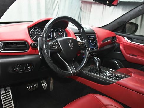 Used 2022 Maserati Levante Modena image 24