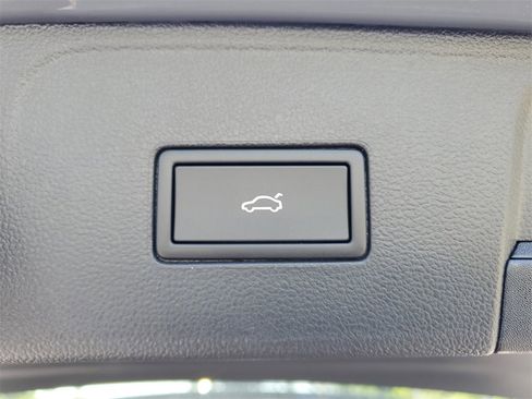 New 2026 Volkswagen Atlas SE image 9