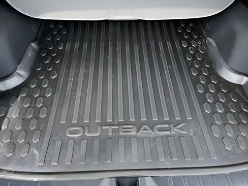 Used 2024 Subaru Outback Premium AWD/4WD image 10