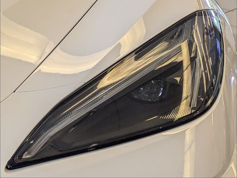 Used 2023 Chevrolet Corvette Stingray Premium Conv w/ Z51 Performance Package RWD image 17