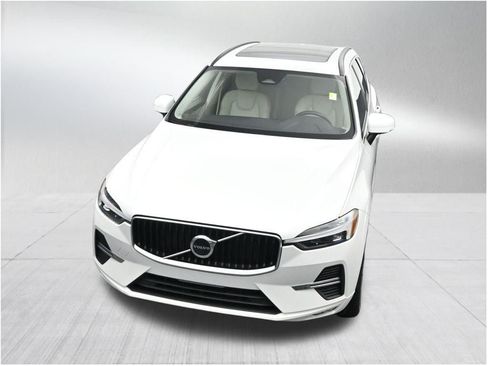 Used 2022 Volvo XC60 B5 Momentum FWD image 21