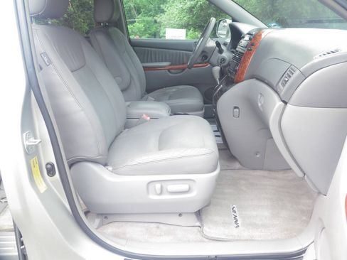Used 2008 Toyota Sienna FWD image 22