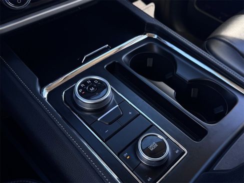 Used 2024 Ford Expedition XLT image 19