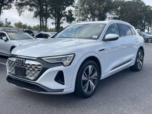 Certified 2024 Audi Q8 e-tron Prestige AWD/4WD image 3