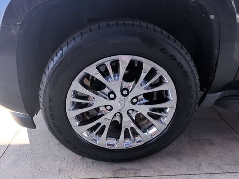 Used 2010 Chevrolet Avalanche LT RWD image 25