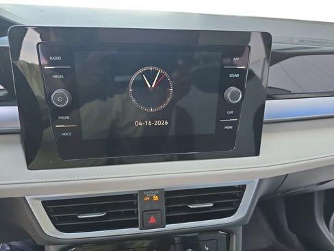 New 2026 Volkswagen Taos SE FWD image 9