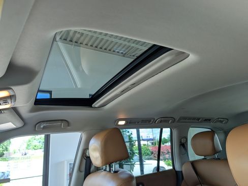 Used 2017 Nissan Armada Platinum w/ Interior Lighting Package AWD/4WD image 13