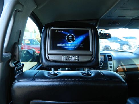 Used 2010 Nissan Armada Titanium image 19