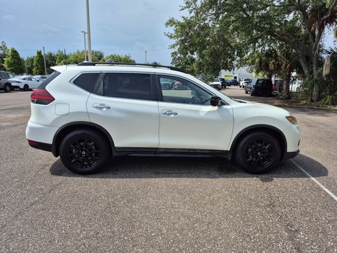 Used 2018 Nissan Rogue SV w/ Premium Package FWD image 9