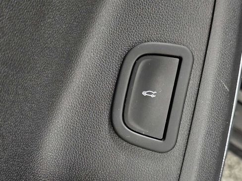 Used 2025 GMC Acadia Elevation image 30